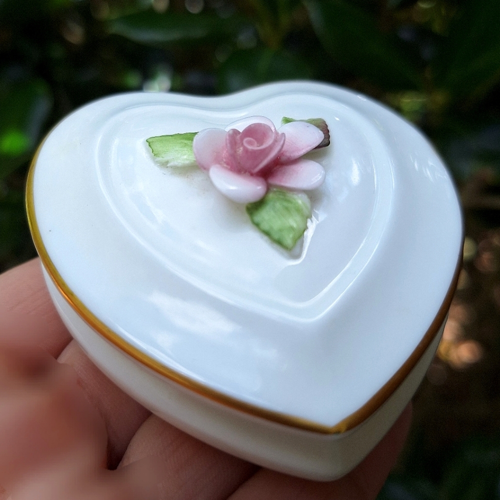 Vintage Heart Box England Porcelain Flower Trinket Ring Dish Mini Small Coalport